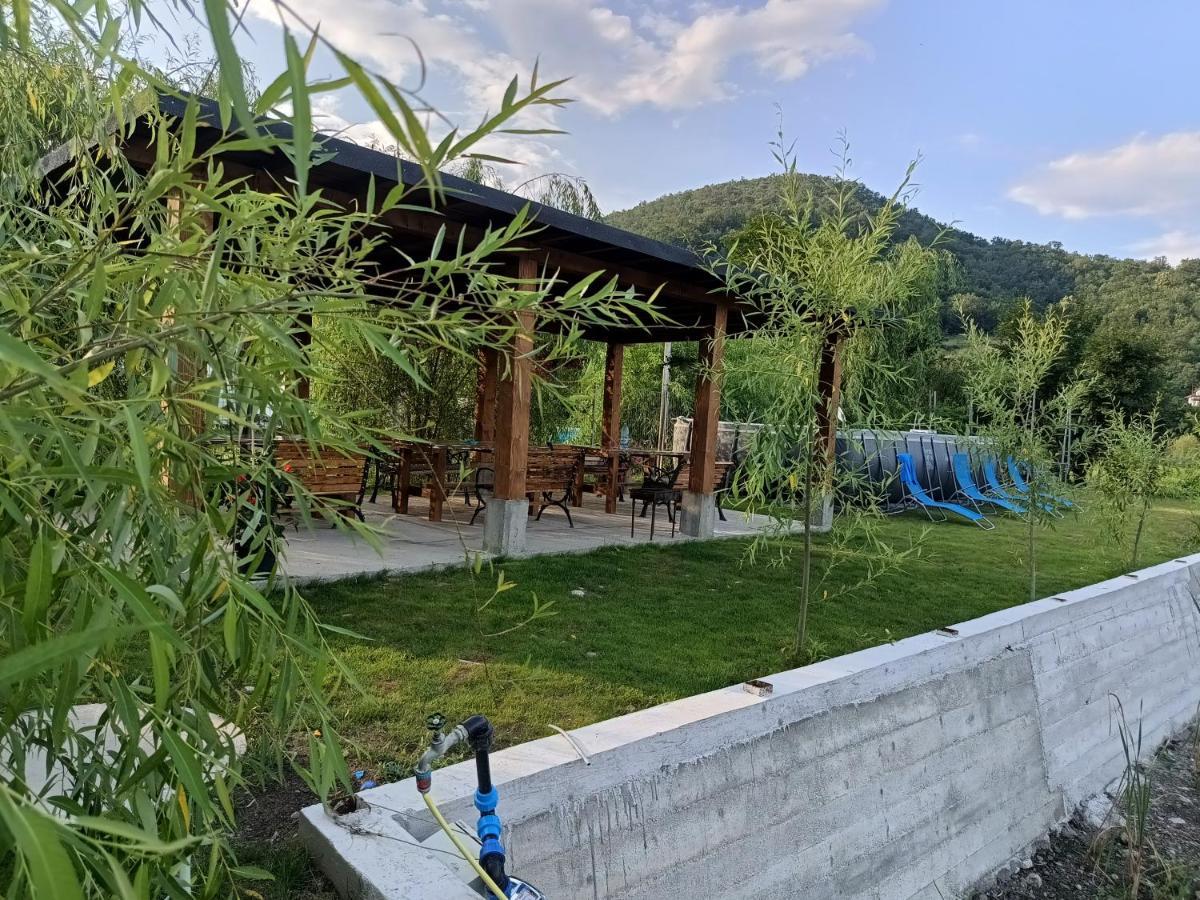 דירות Ogradina Casa Colt De Rai מראה חיצוני תמונה
