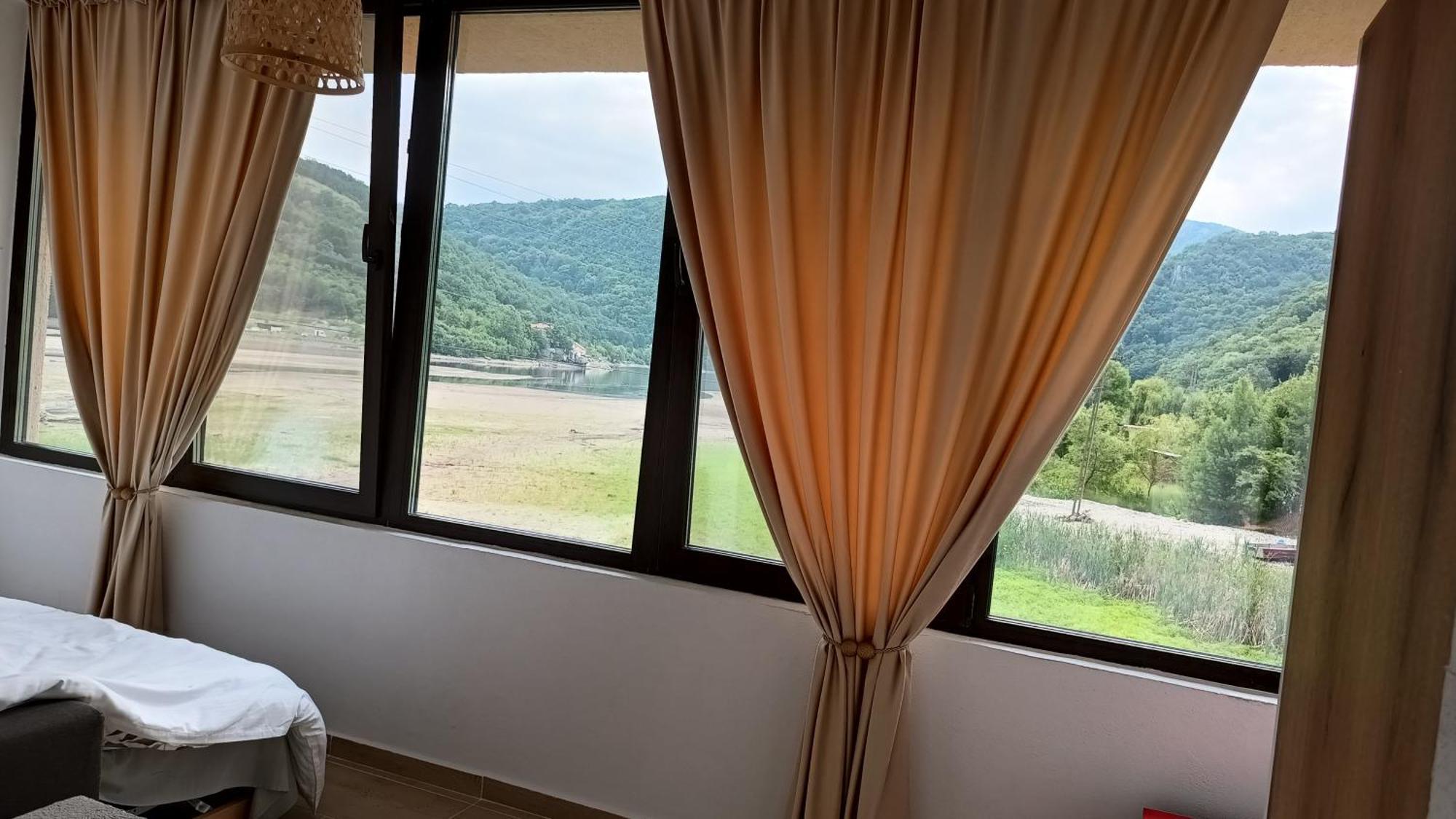 דירות Ogradina Casa Colt De Rai חדר תמונה