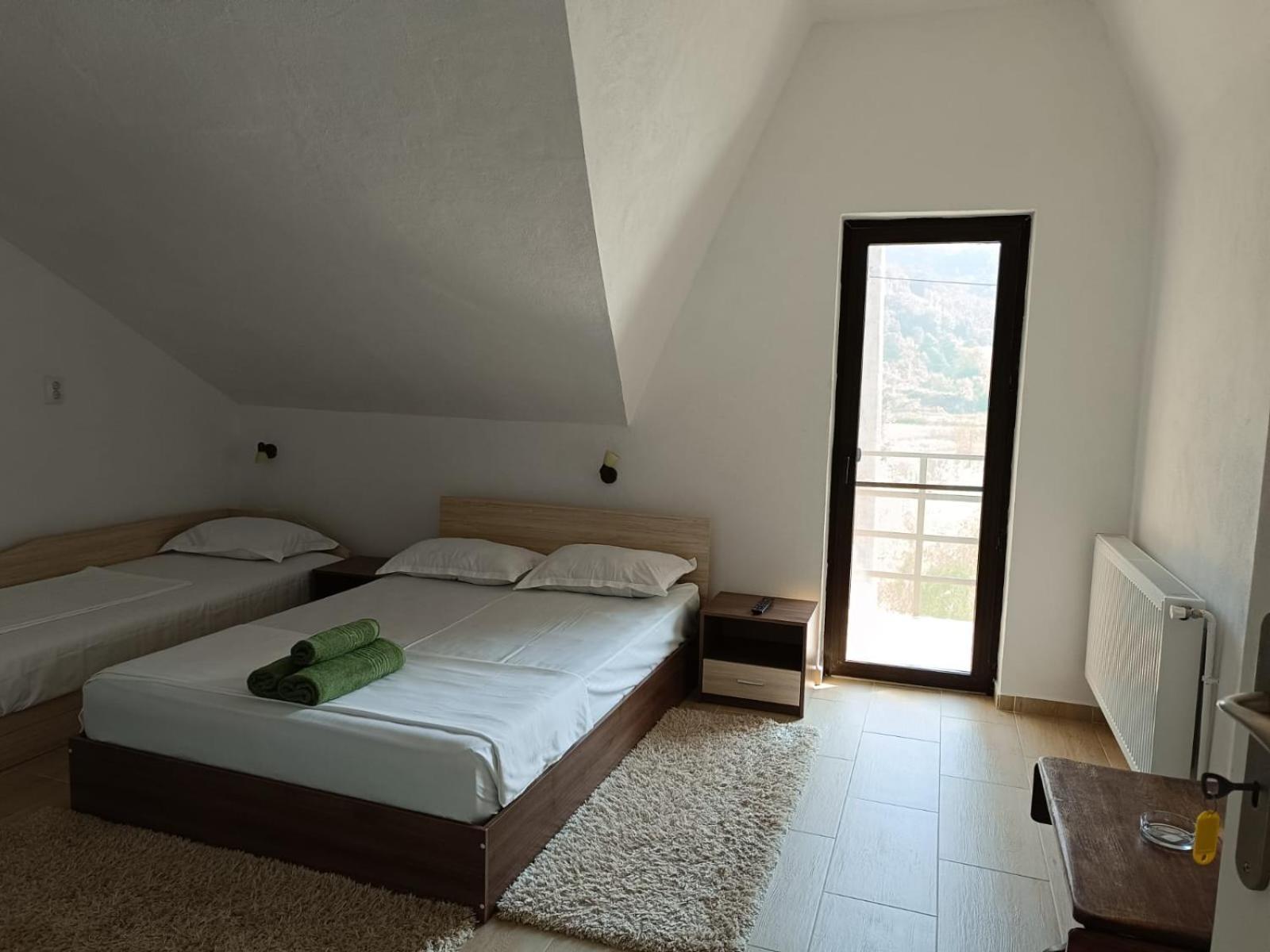 דירות Ogradina Casa Colt De Rai מראה חיצוני תמונה